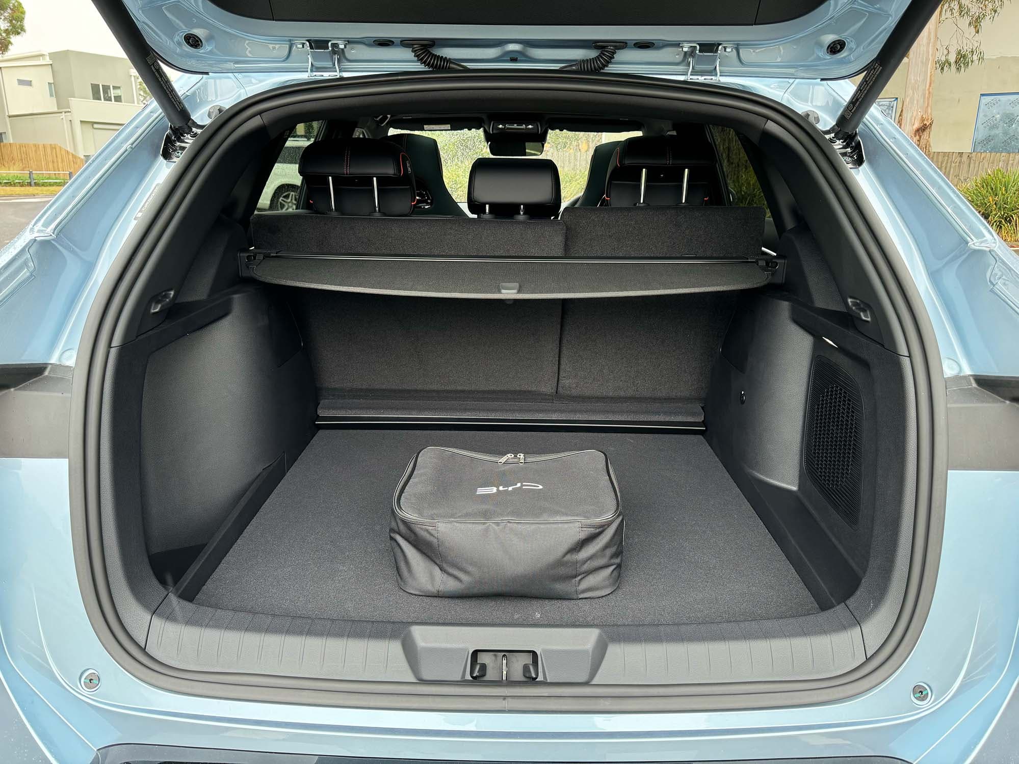 2024 BYD Sealion 6 rear hatch picture